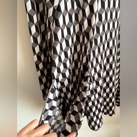 Comfy USA Geometric Cowl neck Large Pocket Top Size S - Picture 4 of 10